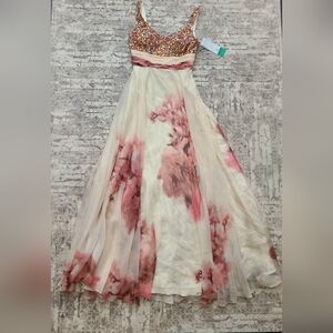 NWT Dave&Johnny Scoop Neck Rhinestone Chiffon Evening Dress, Size 3/4